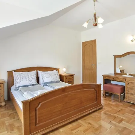 Beautiful Home In Sinj * Sinj
