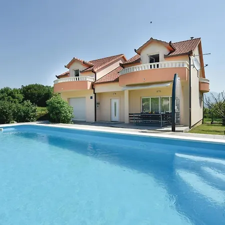 Beautiful Home In Sinj Ferienhaus *